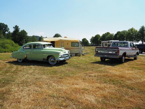 Old Vintage garage, Ford F350 XLT, Baujahr 1976, Big-Block, 460 cui,7,6 liter, Pickup, Chevrolet Fleetline Baujahr 1950, Oldtimer Bayern